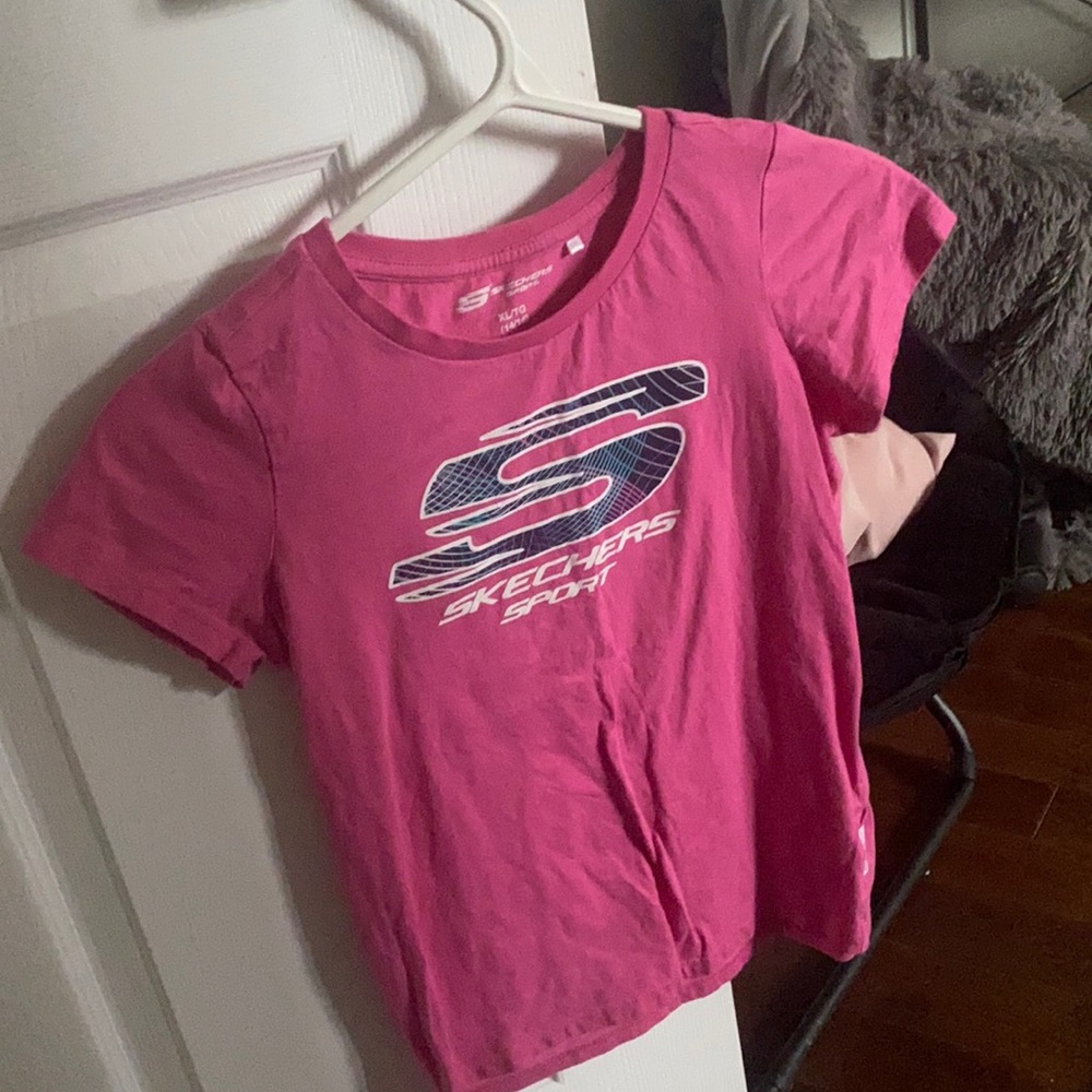 Sketchers T-shirt